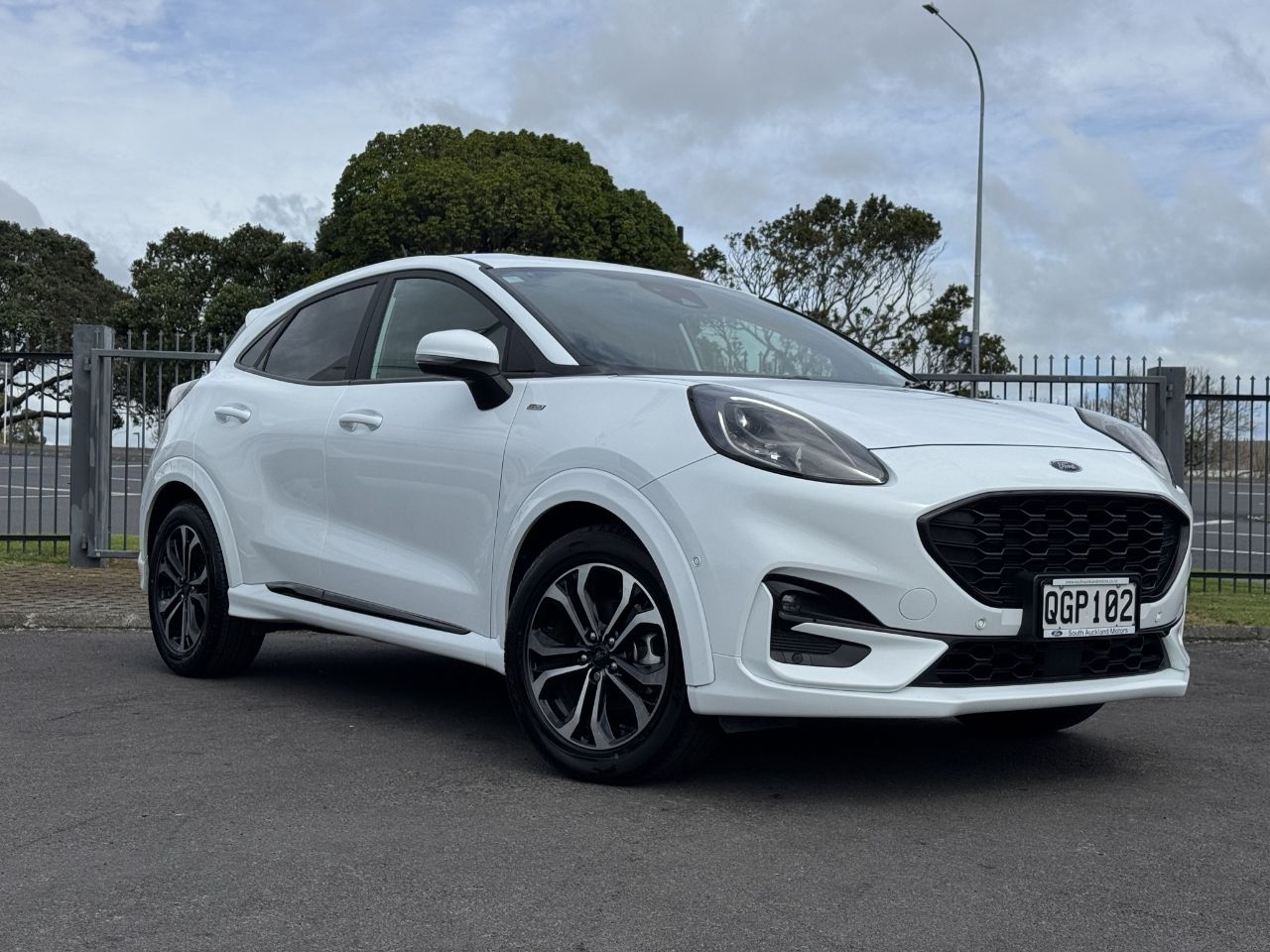 Vehicle image 3