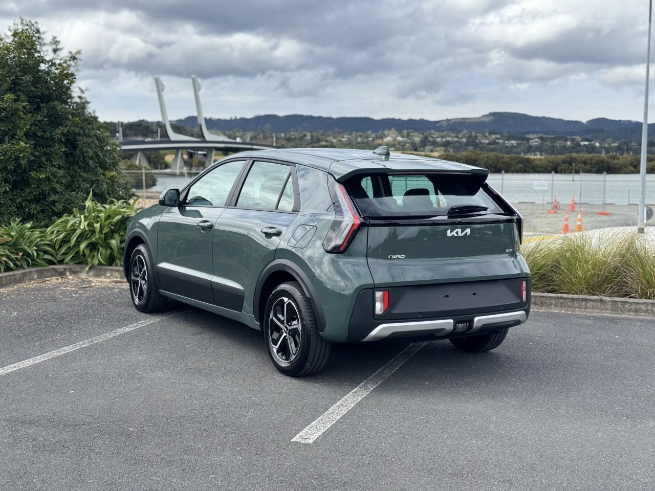 Vehicle image 5