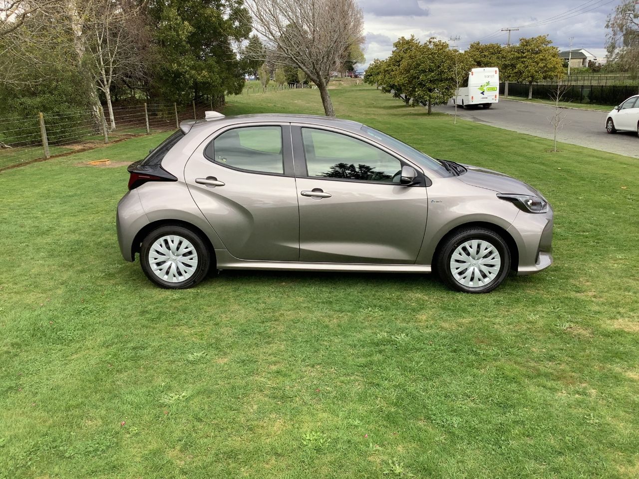 Vehicle image 4