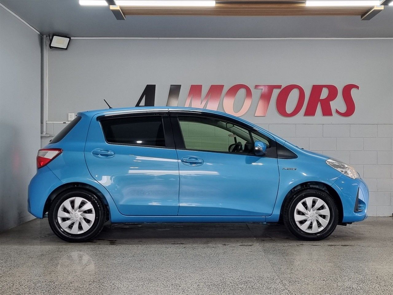 Vehicle image 5
