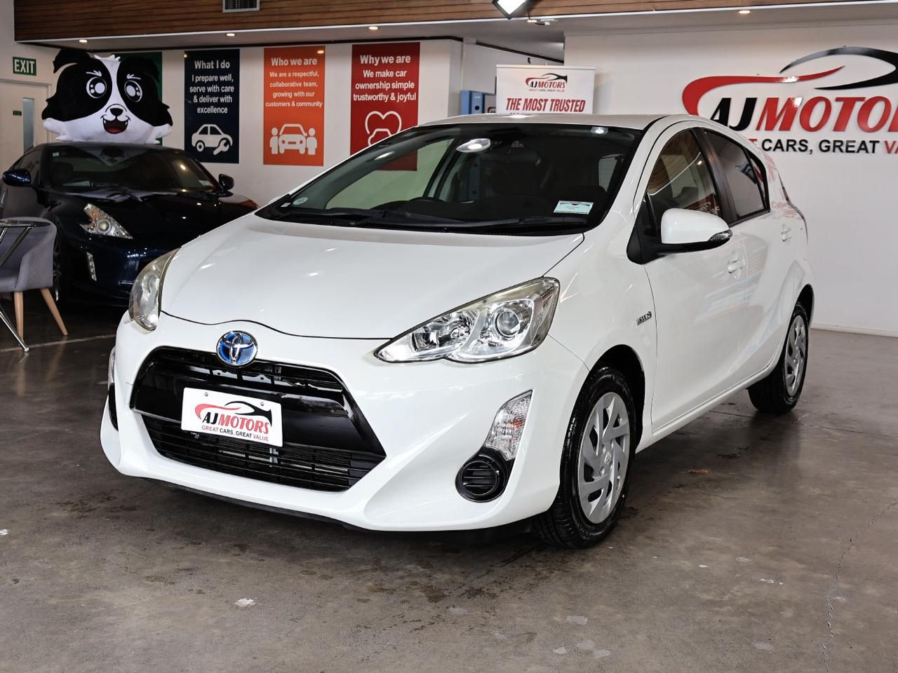 Vehicle image 3