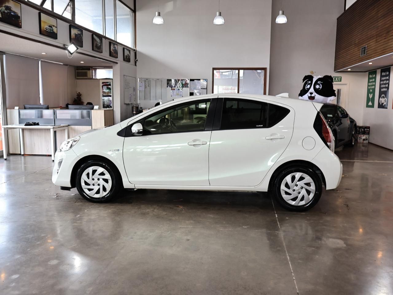 Vehicle image 5