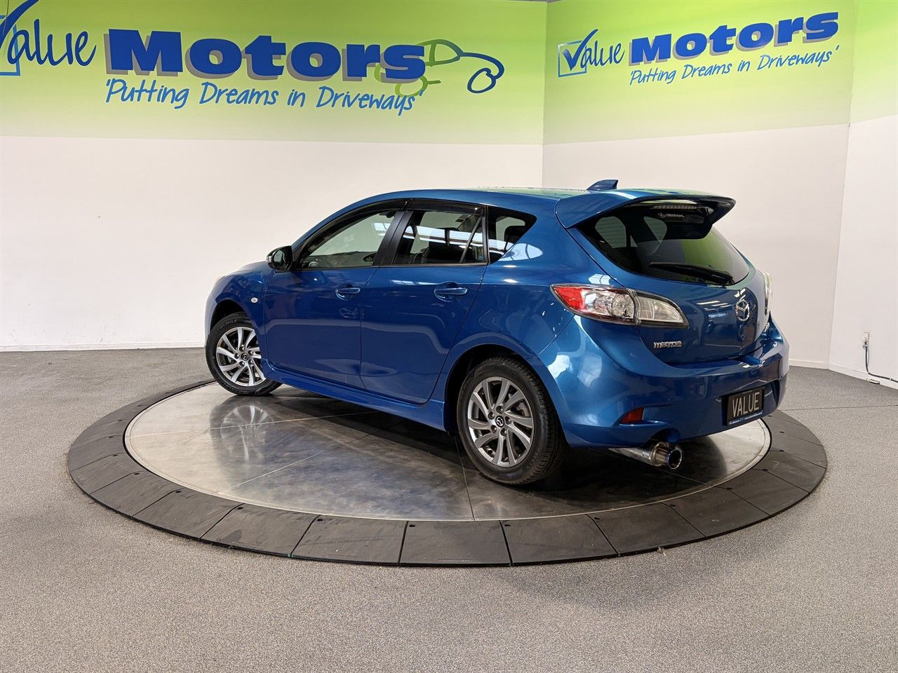 Vehicle image 5