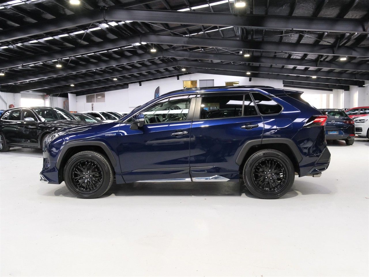 Vehicle image 5
