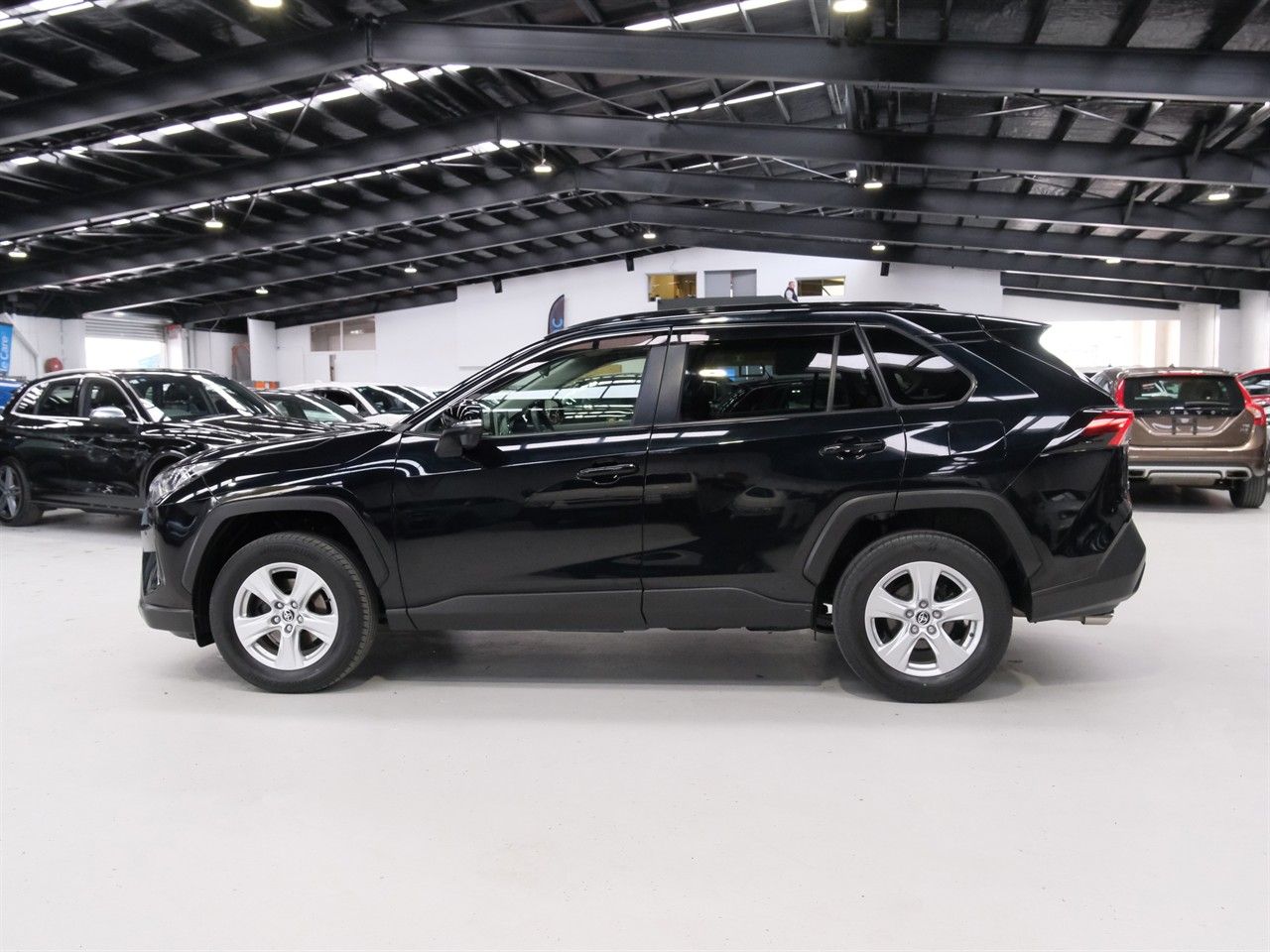 Vehicle image 5