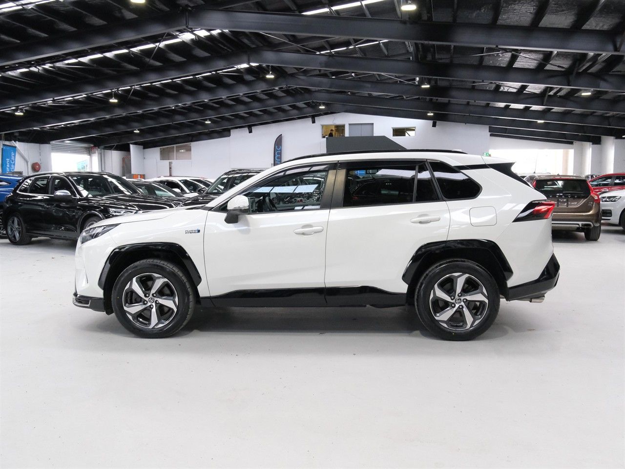 Vehicle image 5