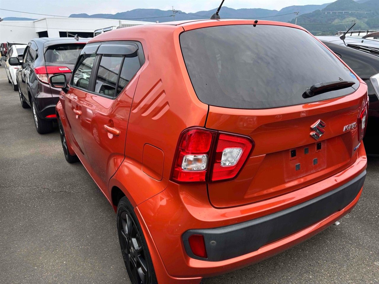 Vehicle image 3