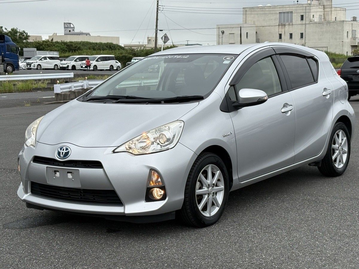 Vehicle image 5