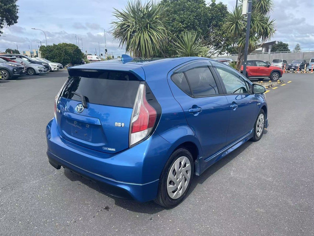 Vehicle image 5