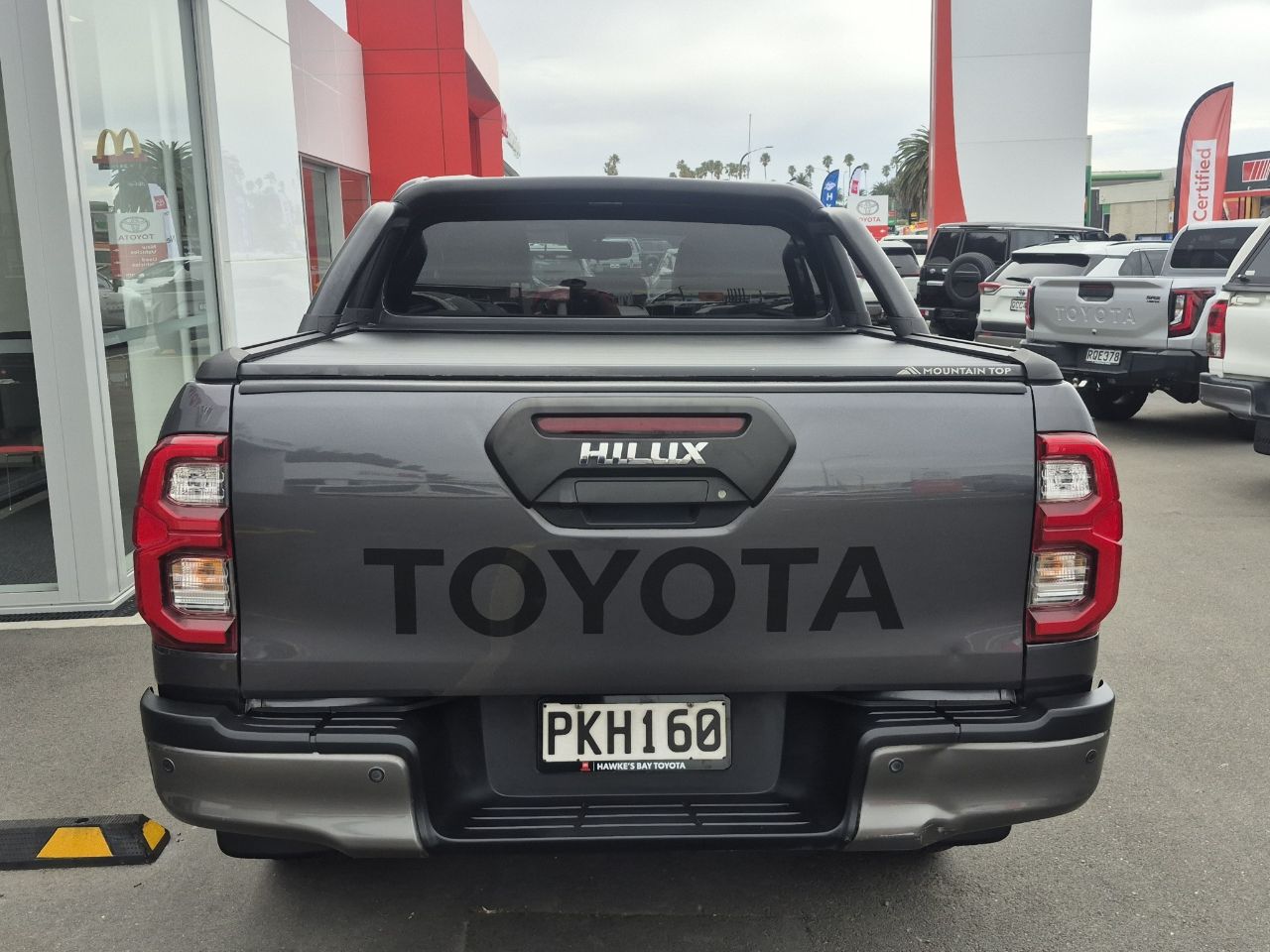Vehicle image 4