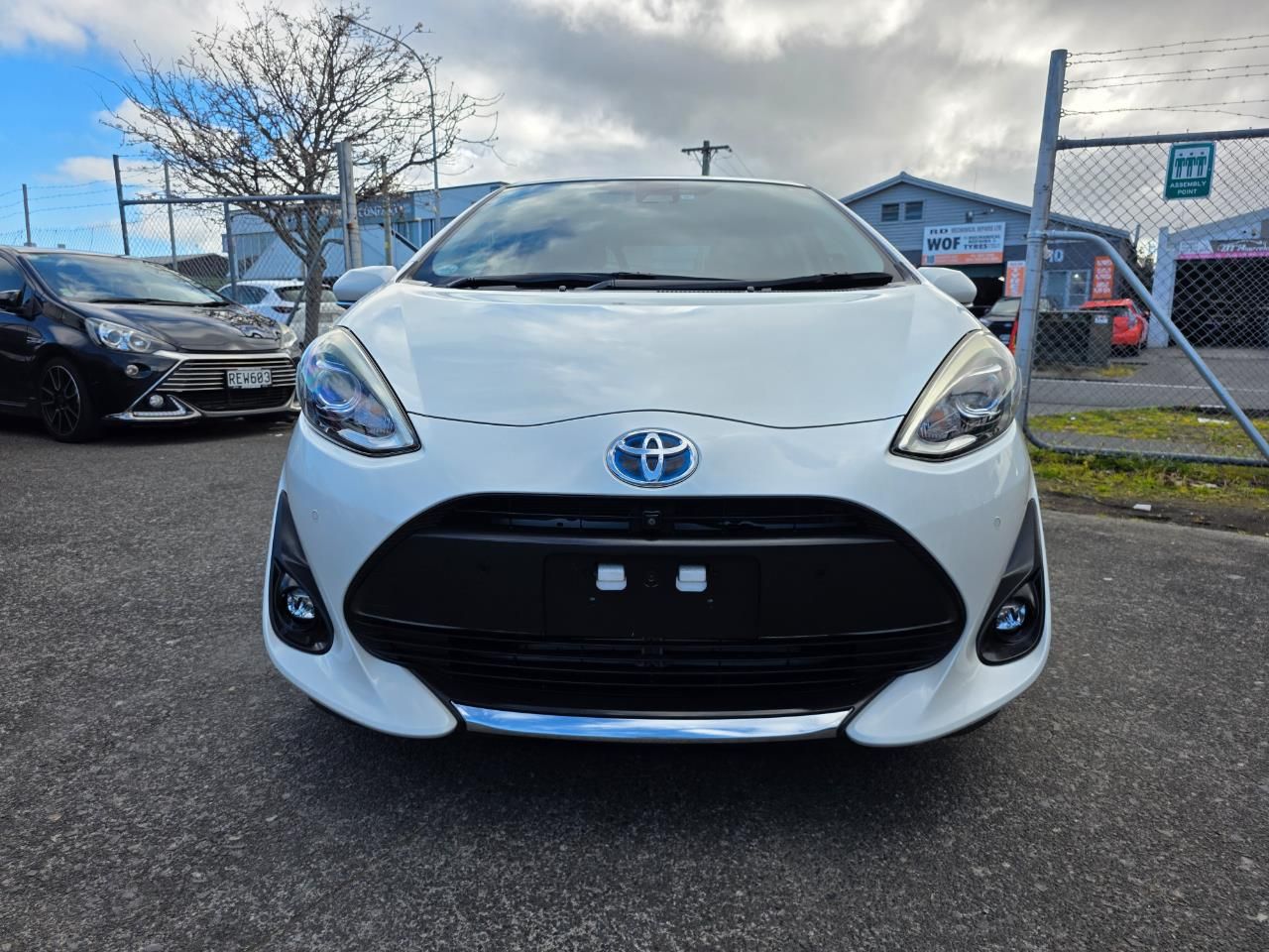 Vehicle image 3