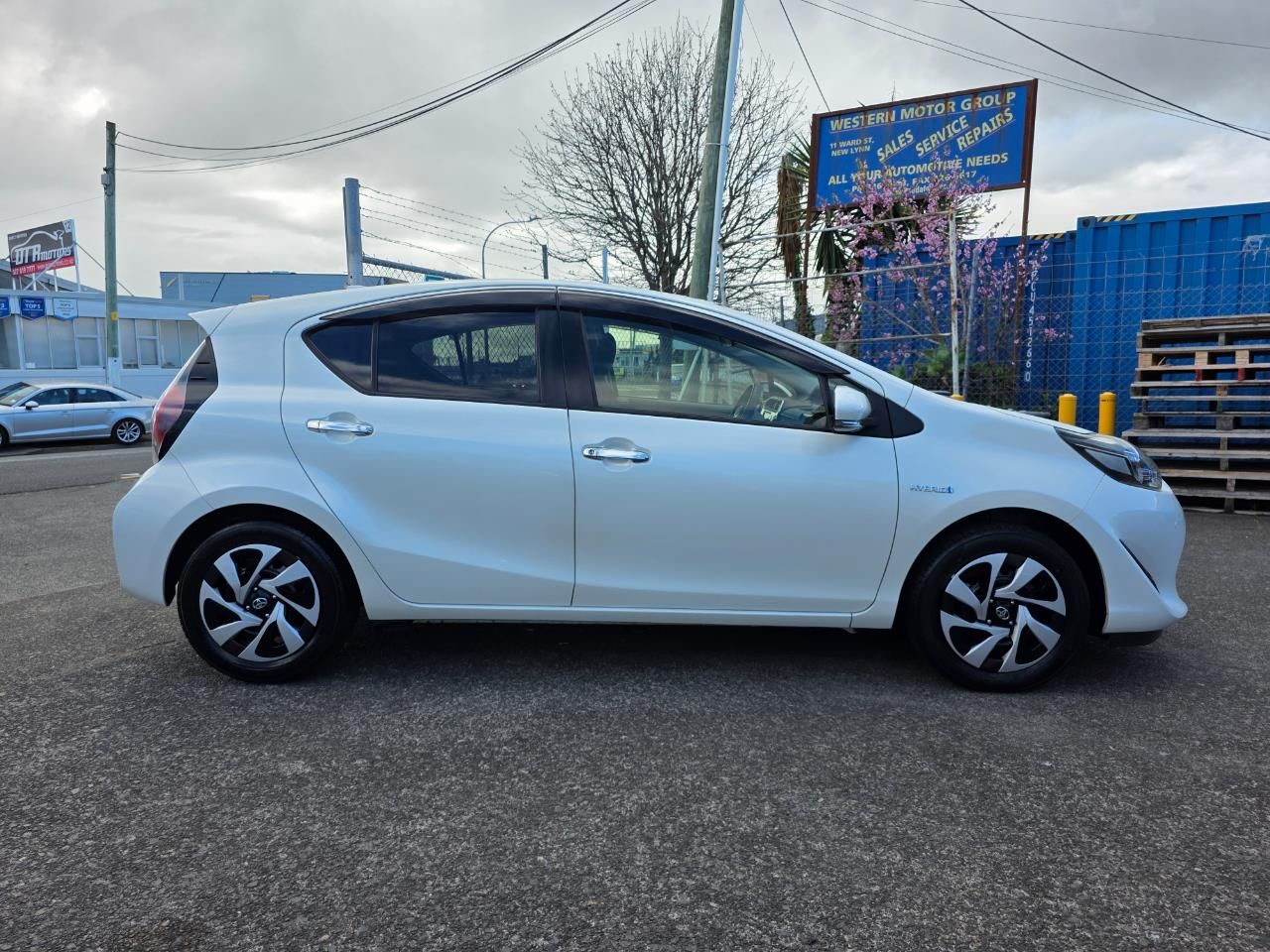 Vehicle image 4