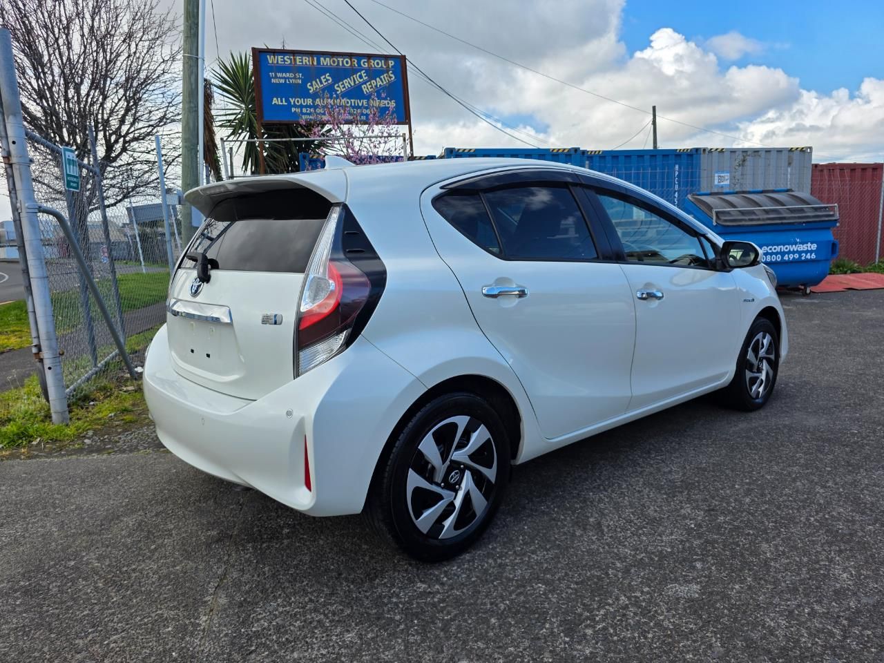 Vehicle image 5