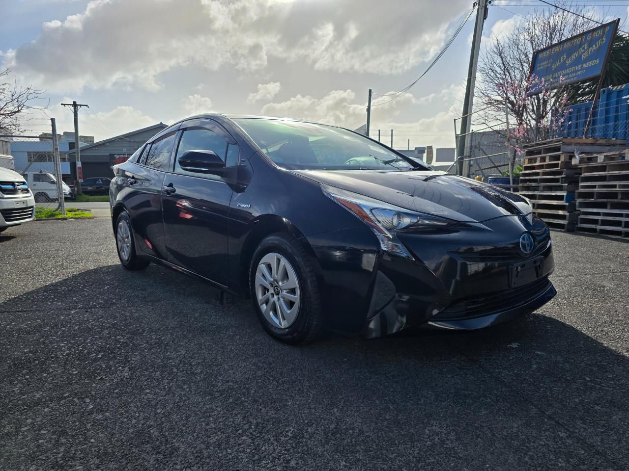 Vehicle image 4
