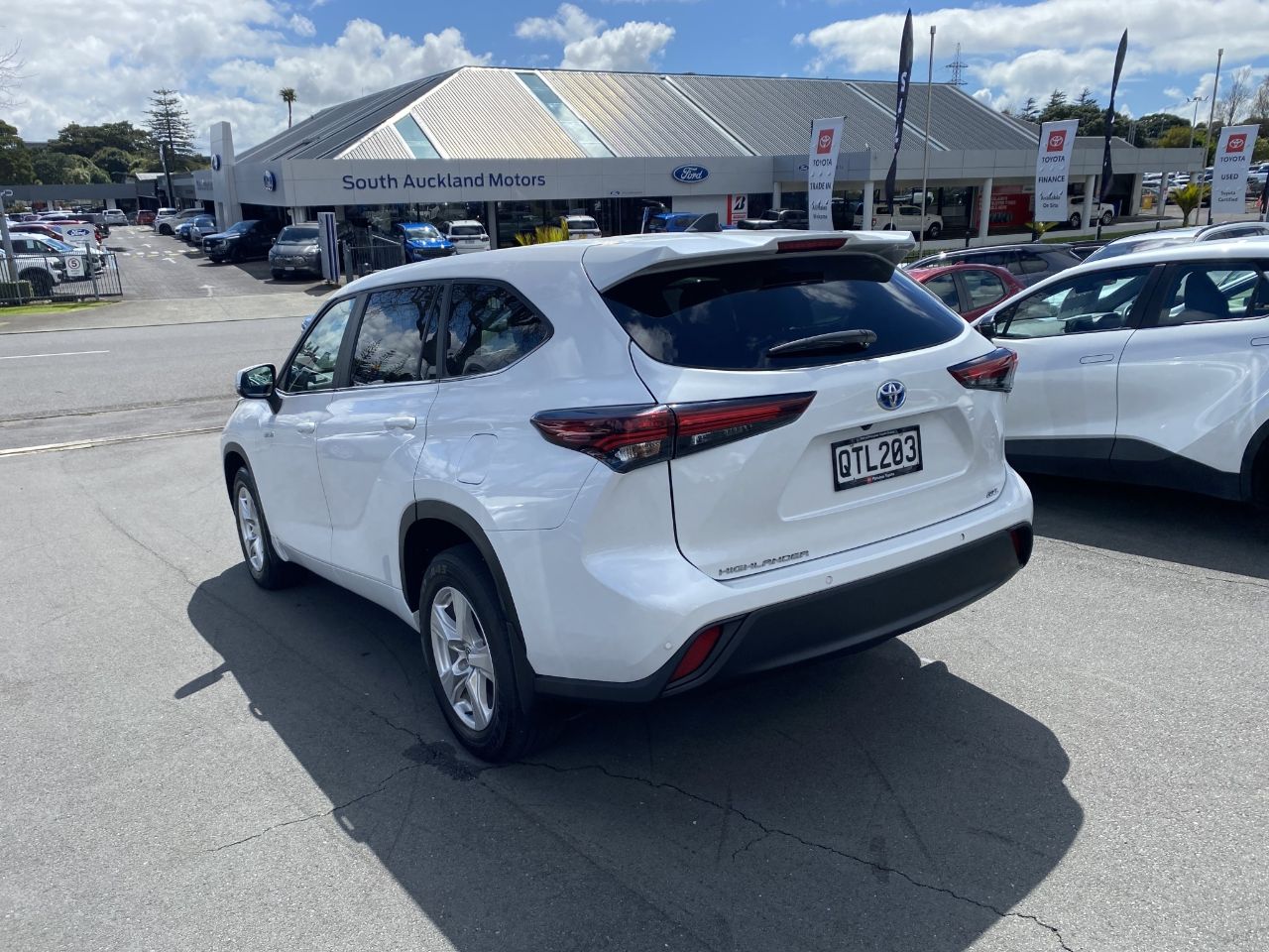 Vehicle image 5
