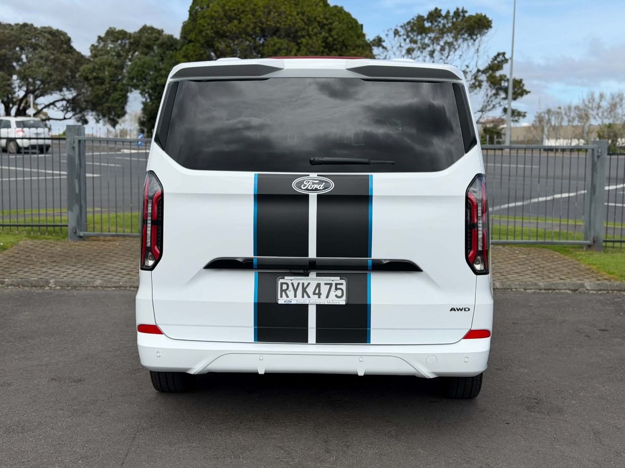 Vehicle image 5