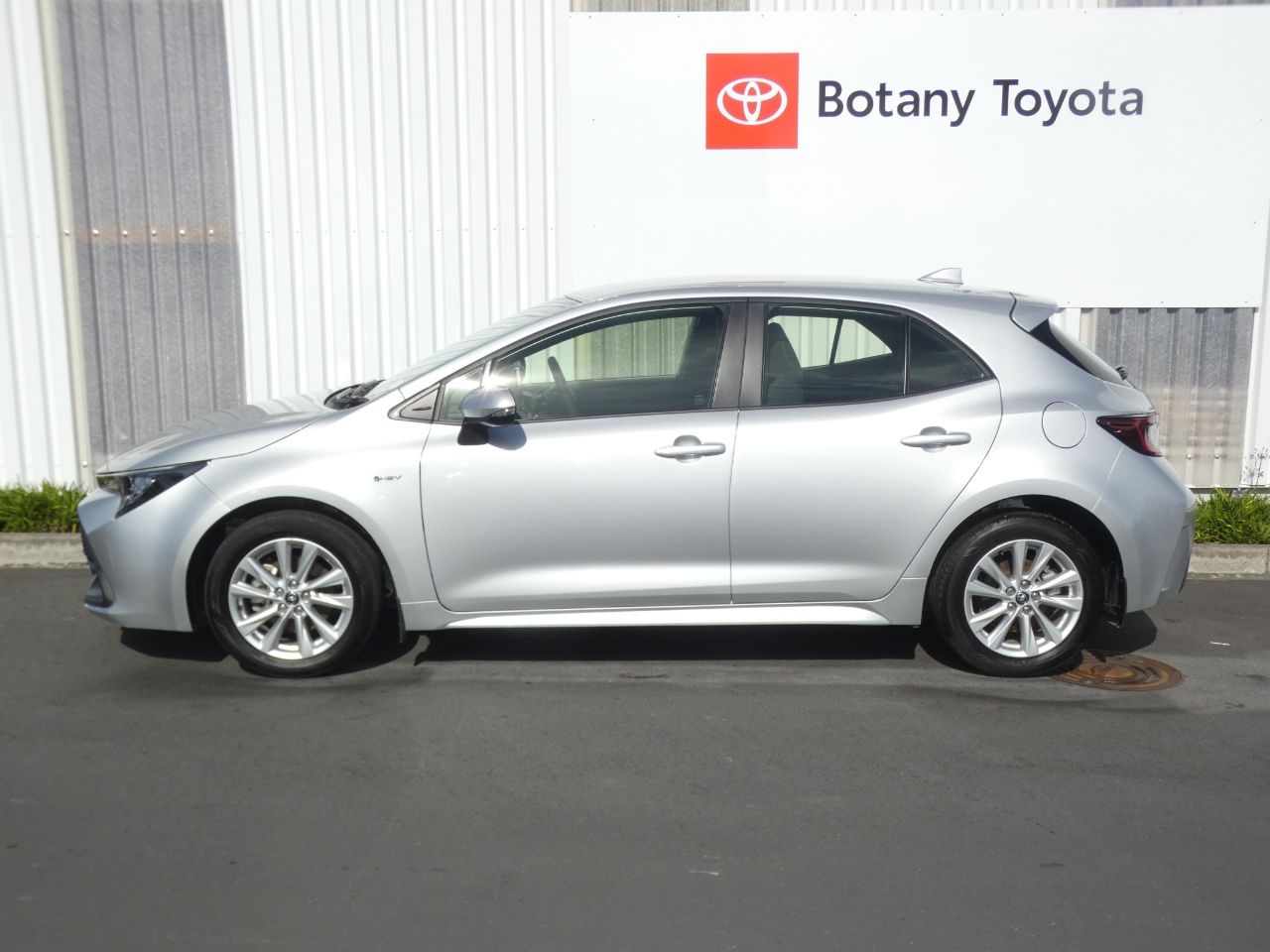Vehicle image 5