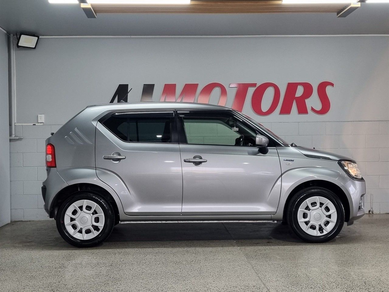 Vehicle image 5