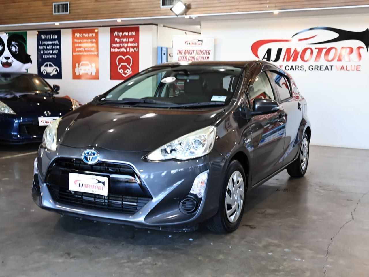 Vehicle image 3