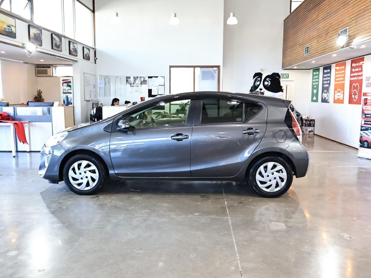 Vehicle image 5