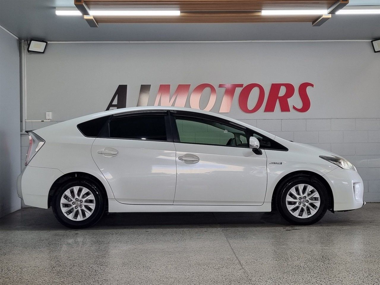 Vehicle image 5