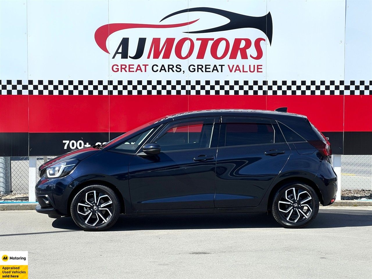 Vehicle image 5