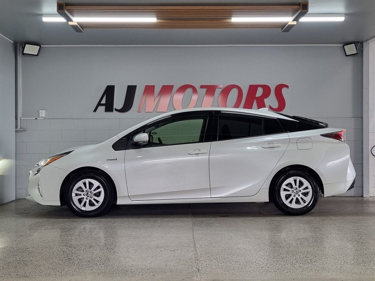 Vehicle image 5
