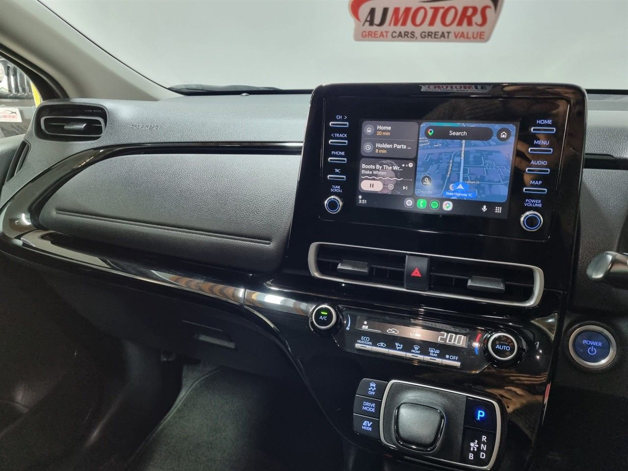 Vehicle image 3
