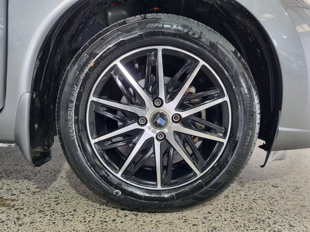Vehicle image 3