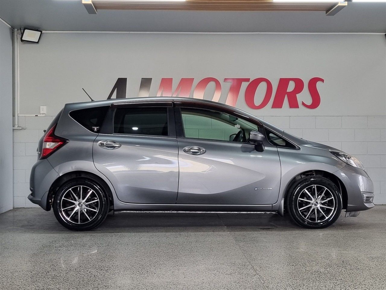 Vehicle image 5