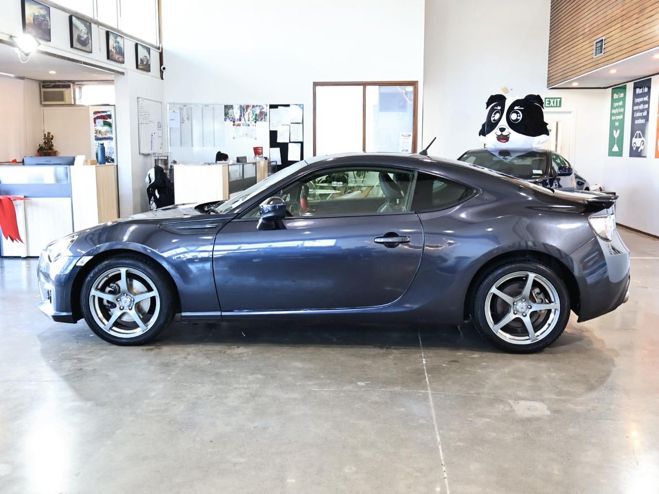 Vehicle image 5
