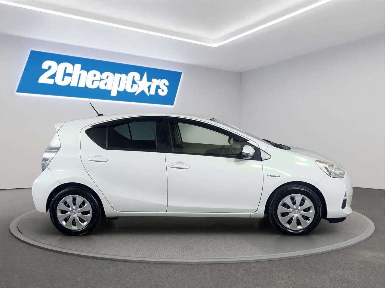 Vehicle image 4