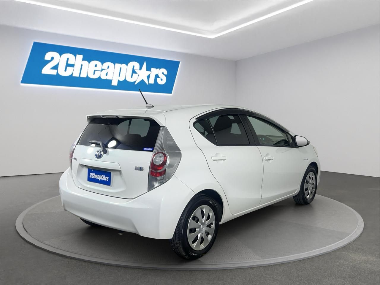 Vehicle image 5