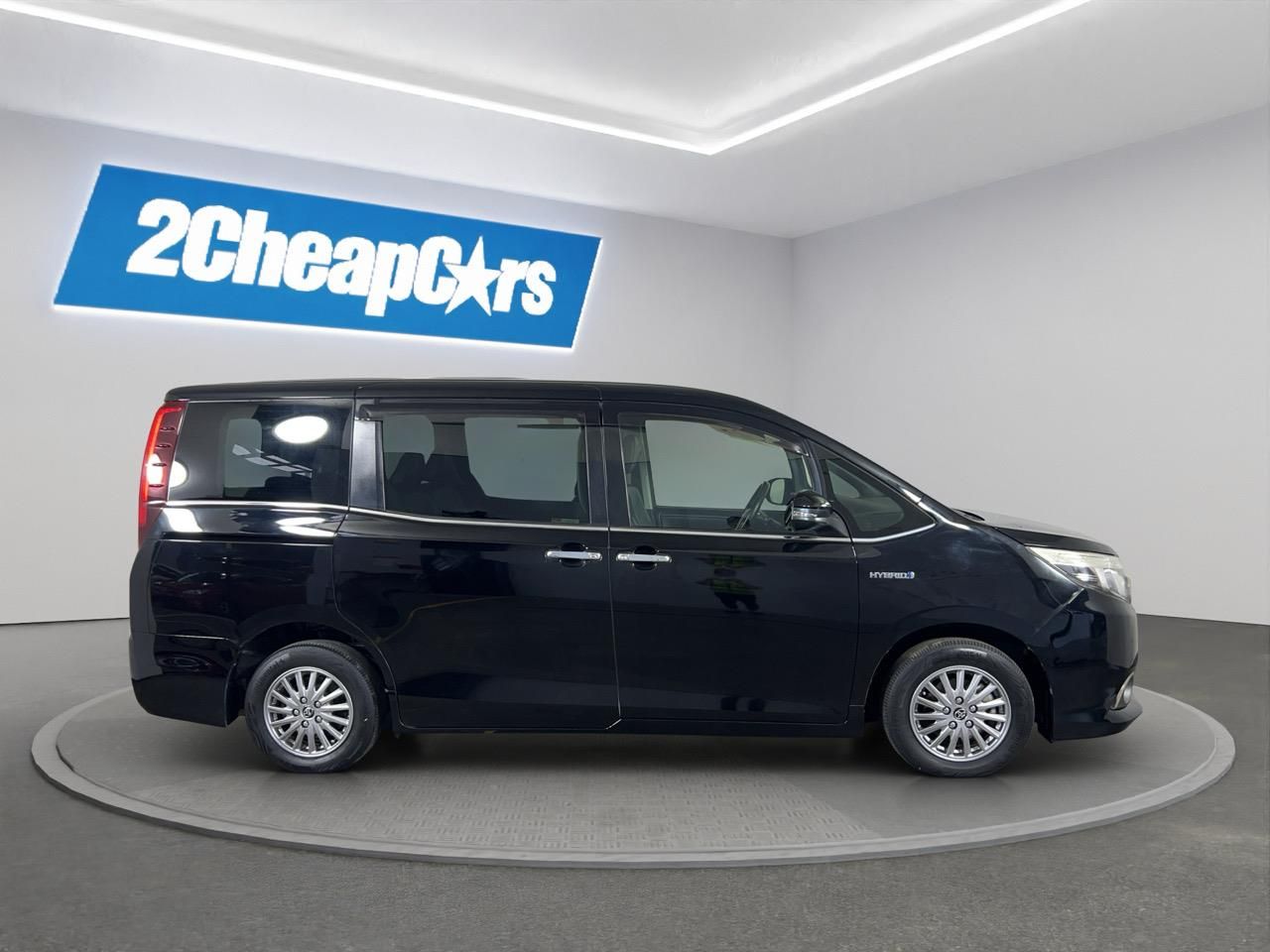 Vehicle image 4