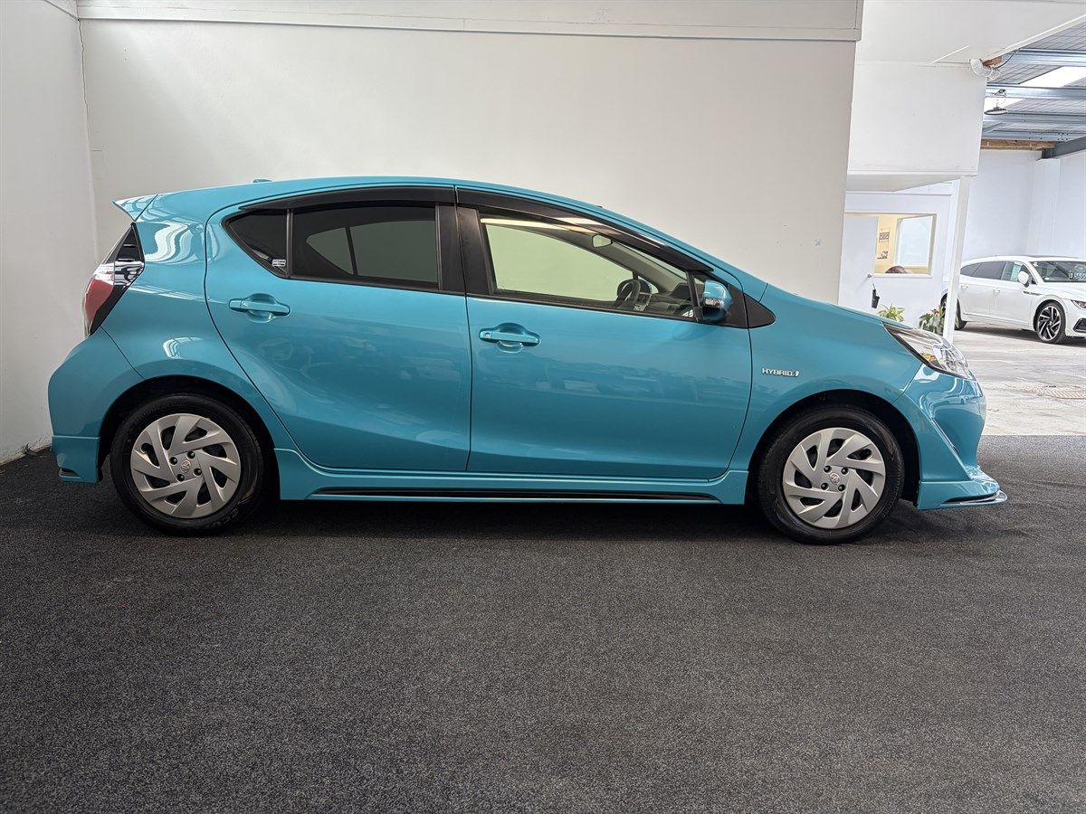 Vehicle image 3