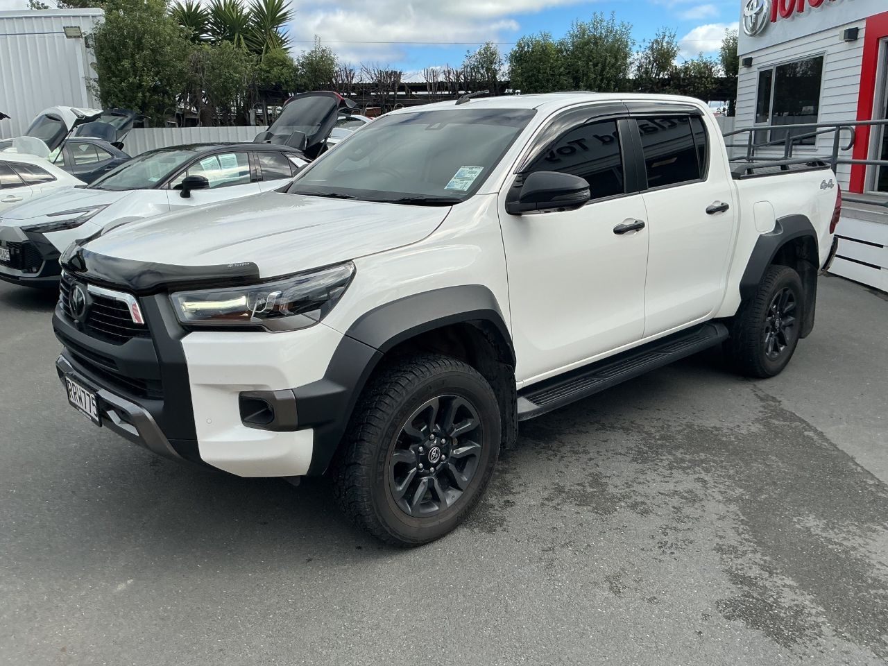 Vehicle image 3
