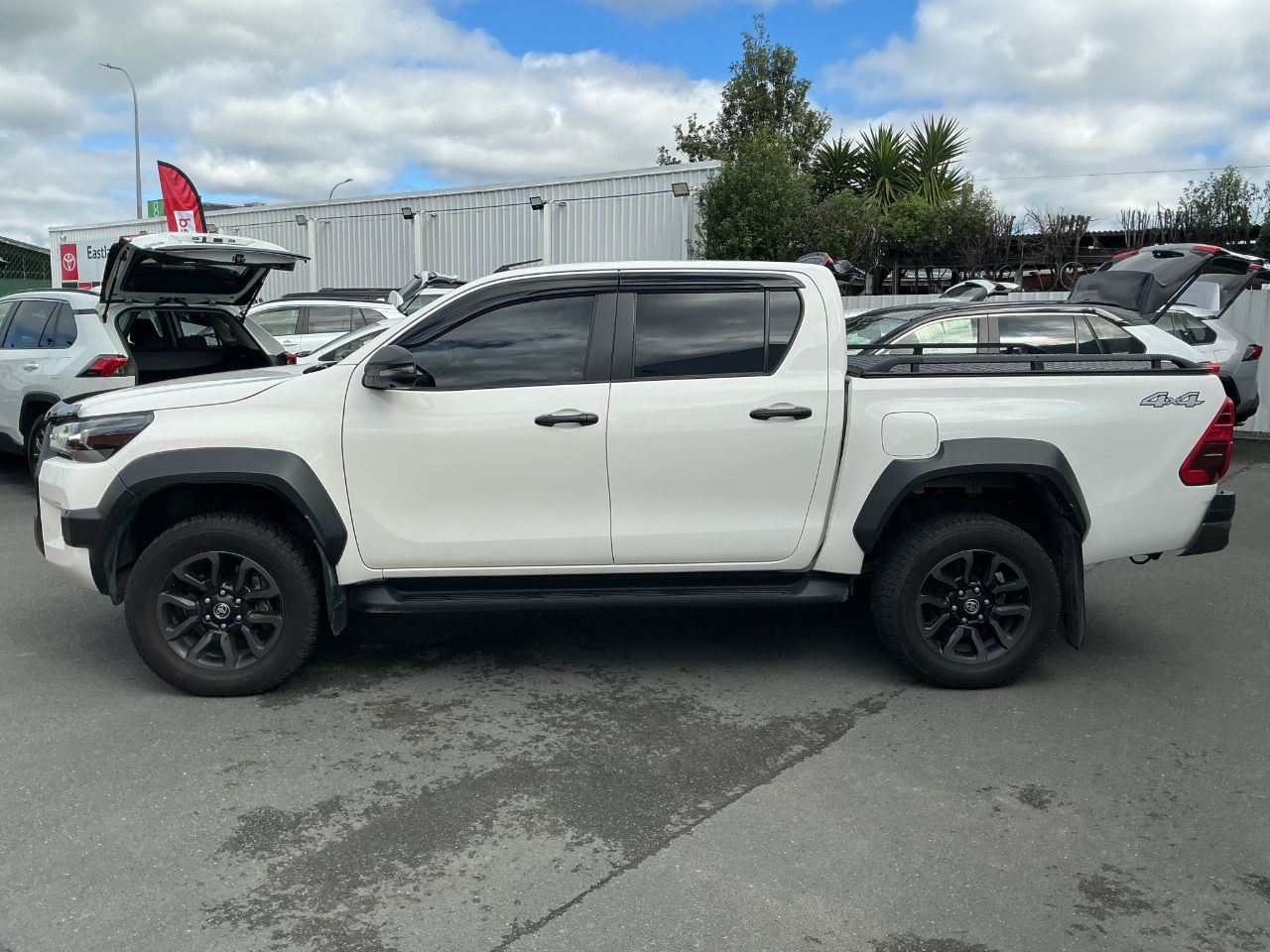 Vehicle image 4