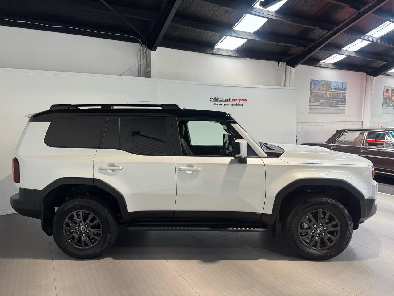 Vehicle image 4