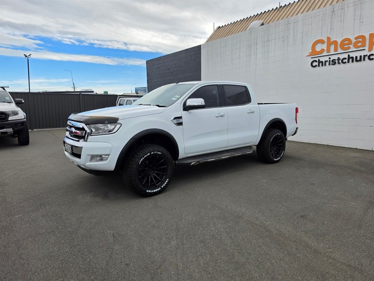 Vehicle image 4