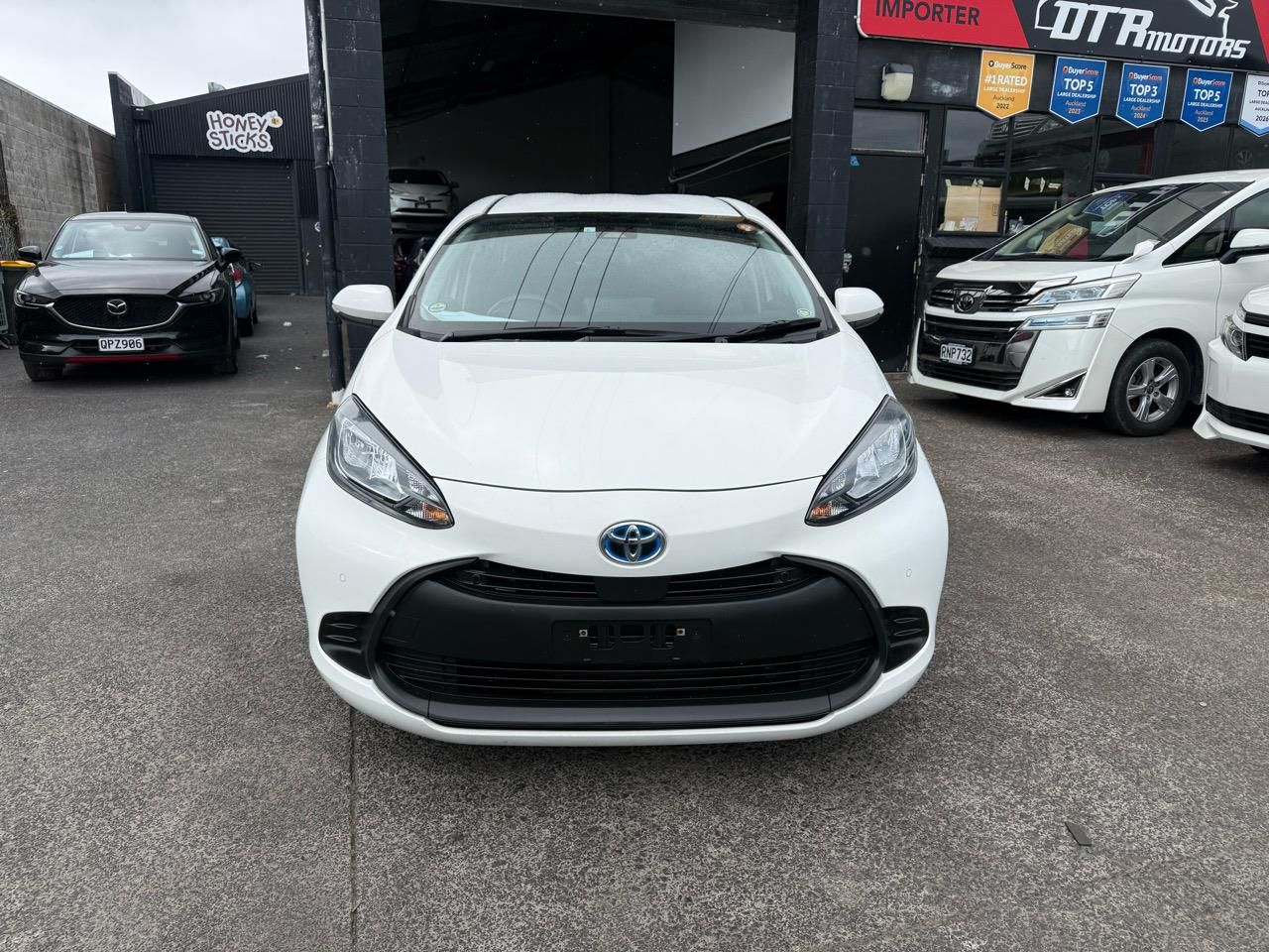 Vehicle image 4
