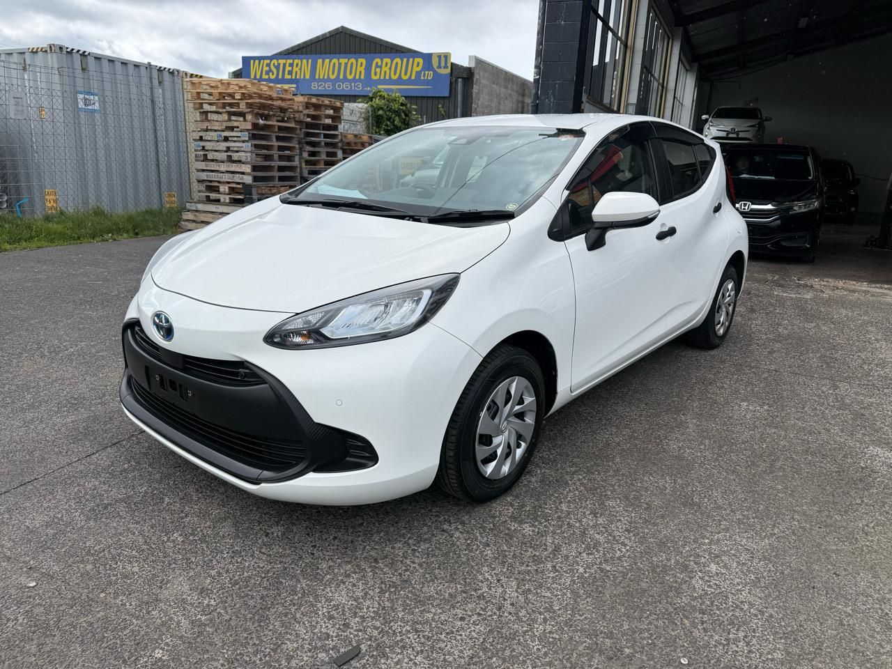 Vehicle image 5