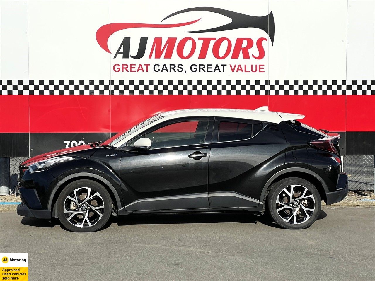 Vehicle image 5