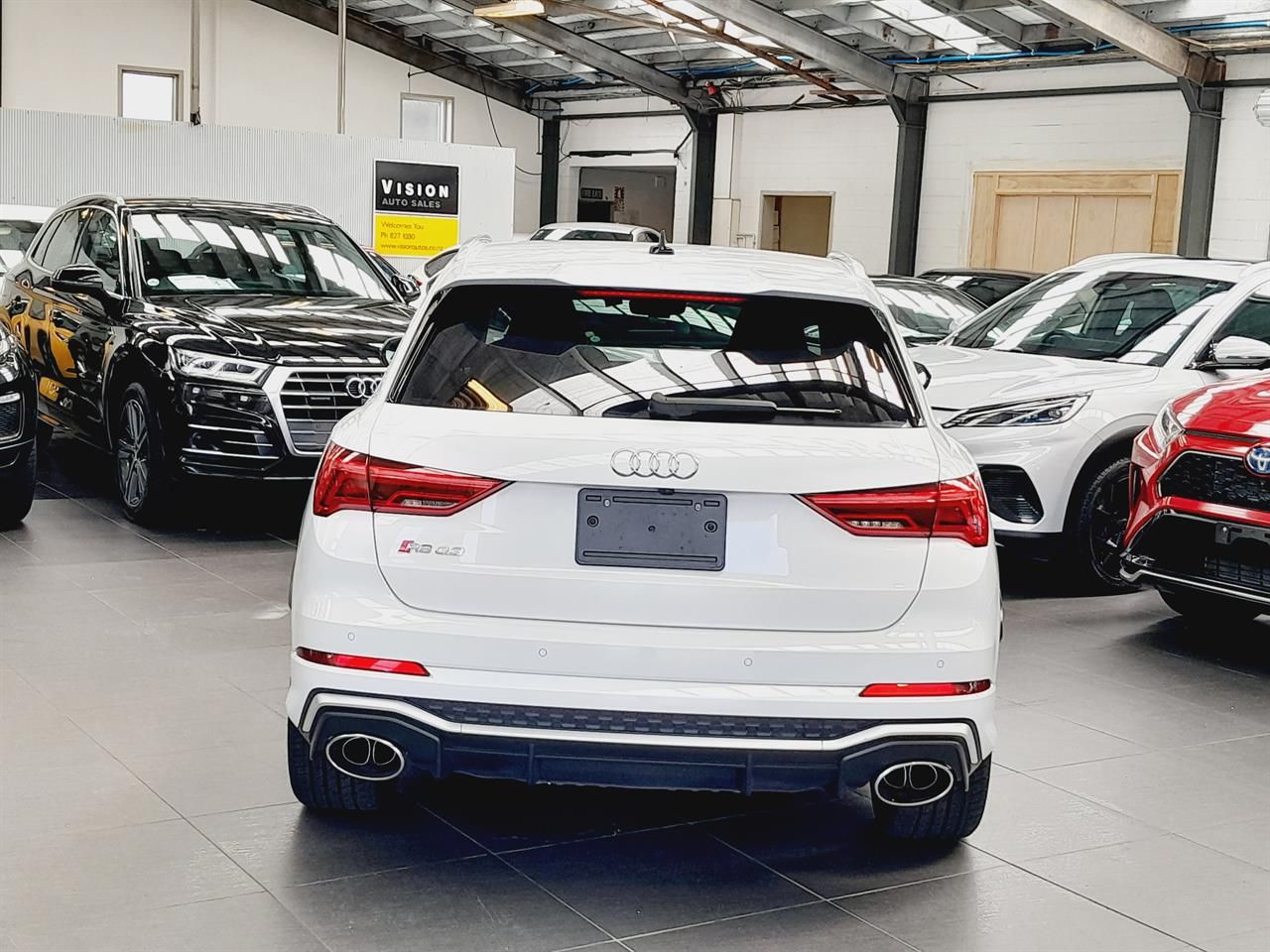 Vehicle image 4