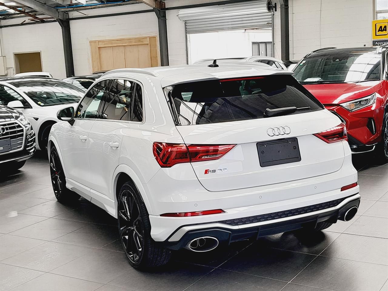 Vehicle image 5