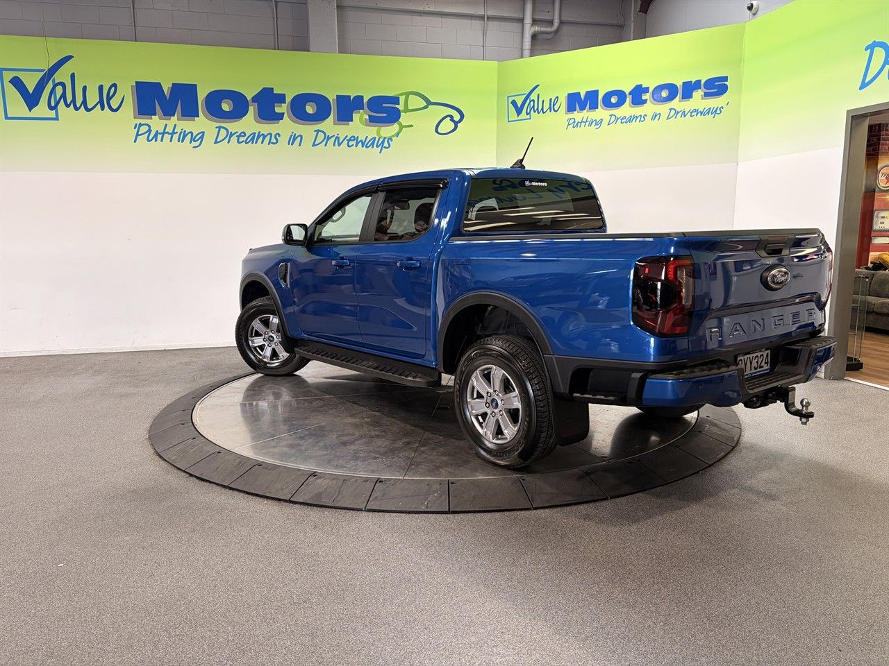 Vehicle image 5