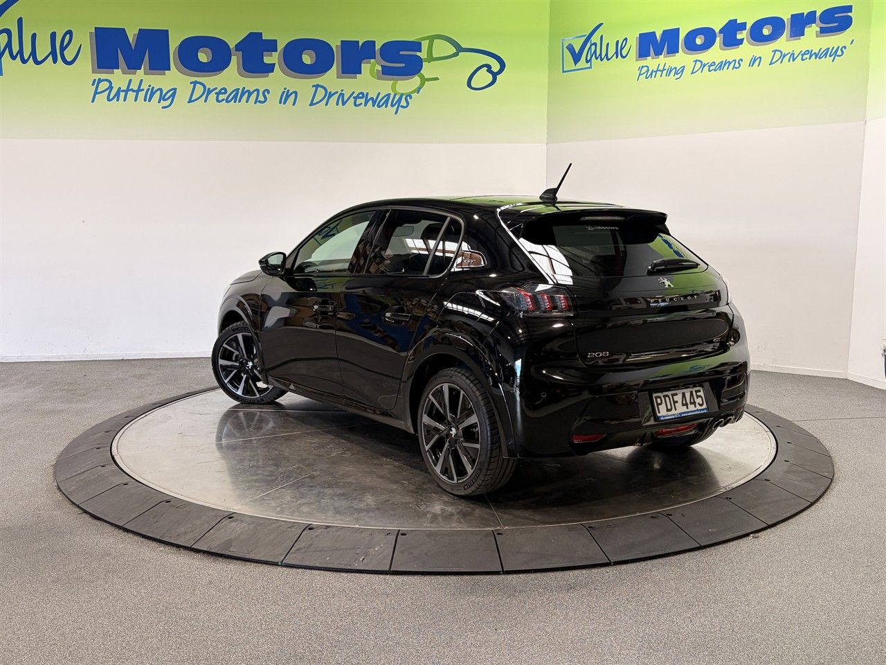 Vehicle image 5