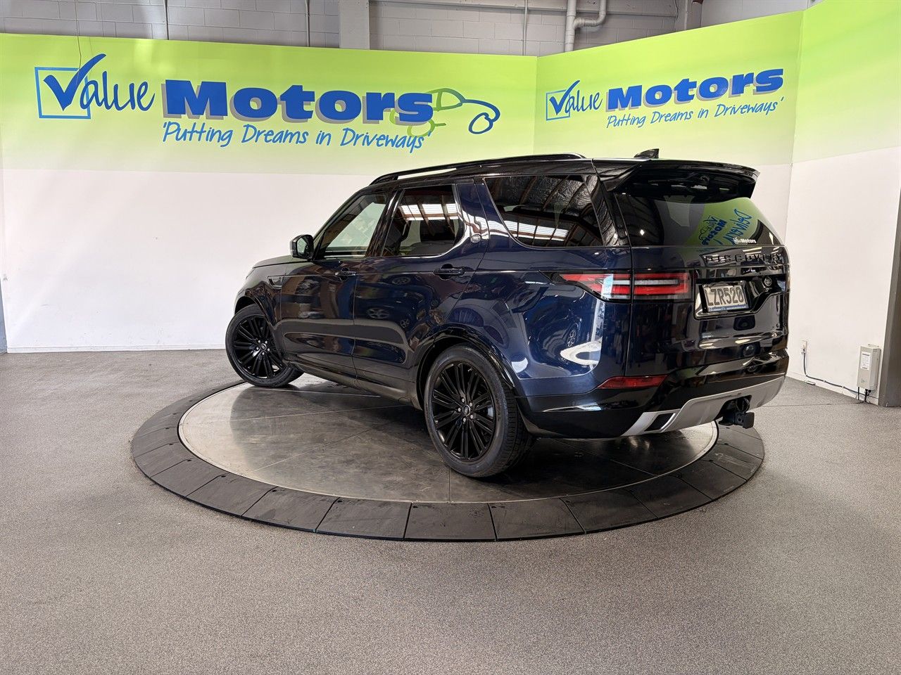 Vehicle image 5