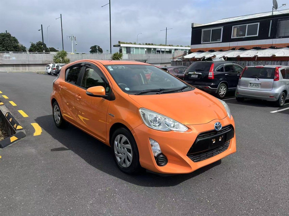 Vehicle image 3