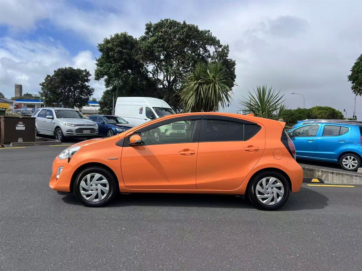 Vehicle image 4