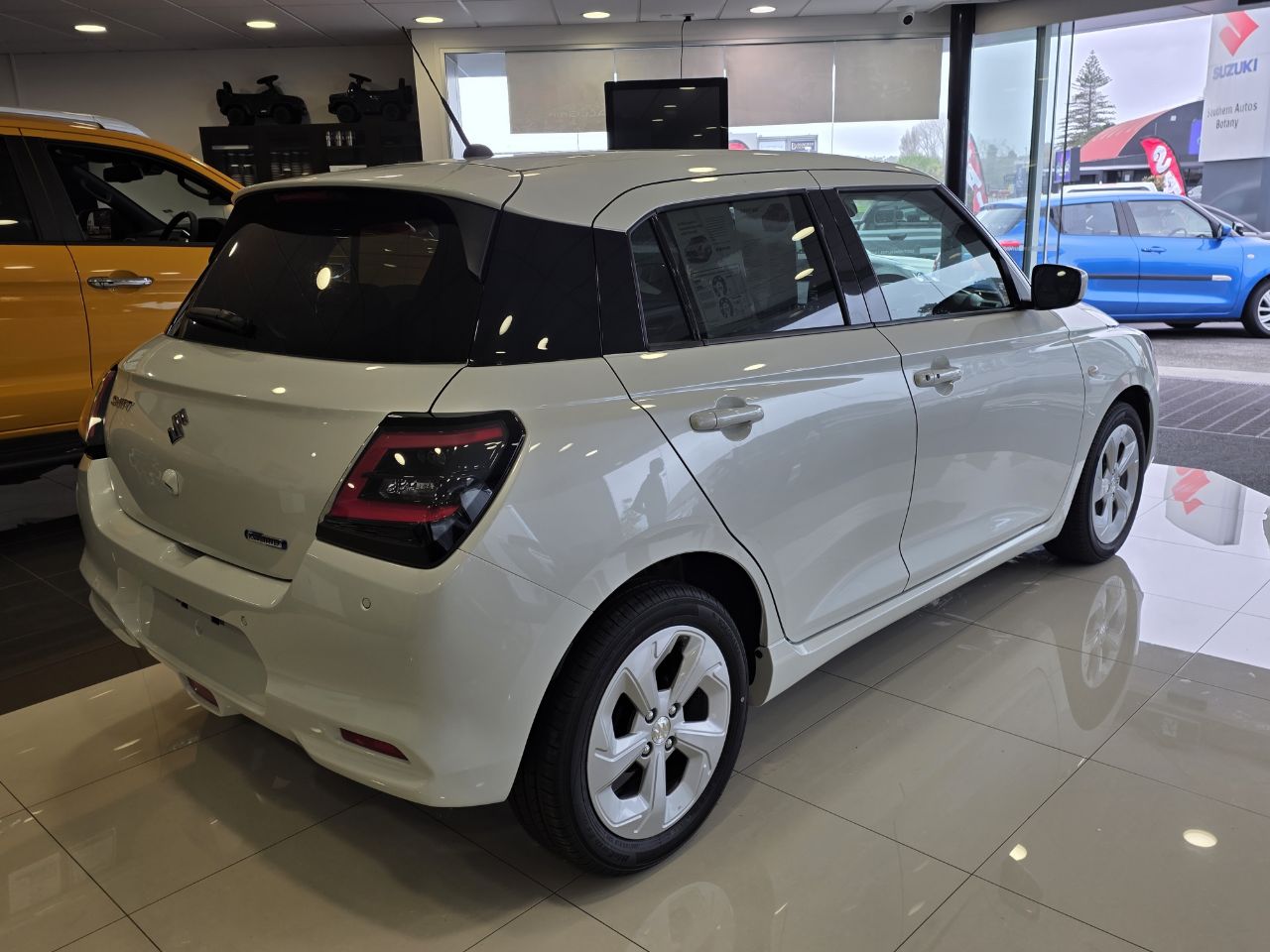 Vehicle image 4